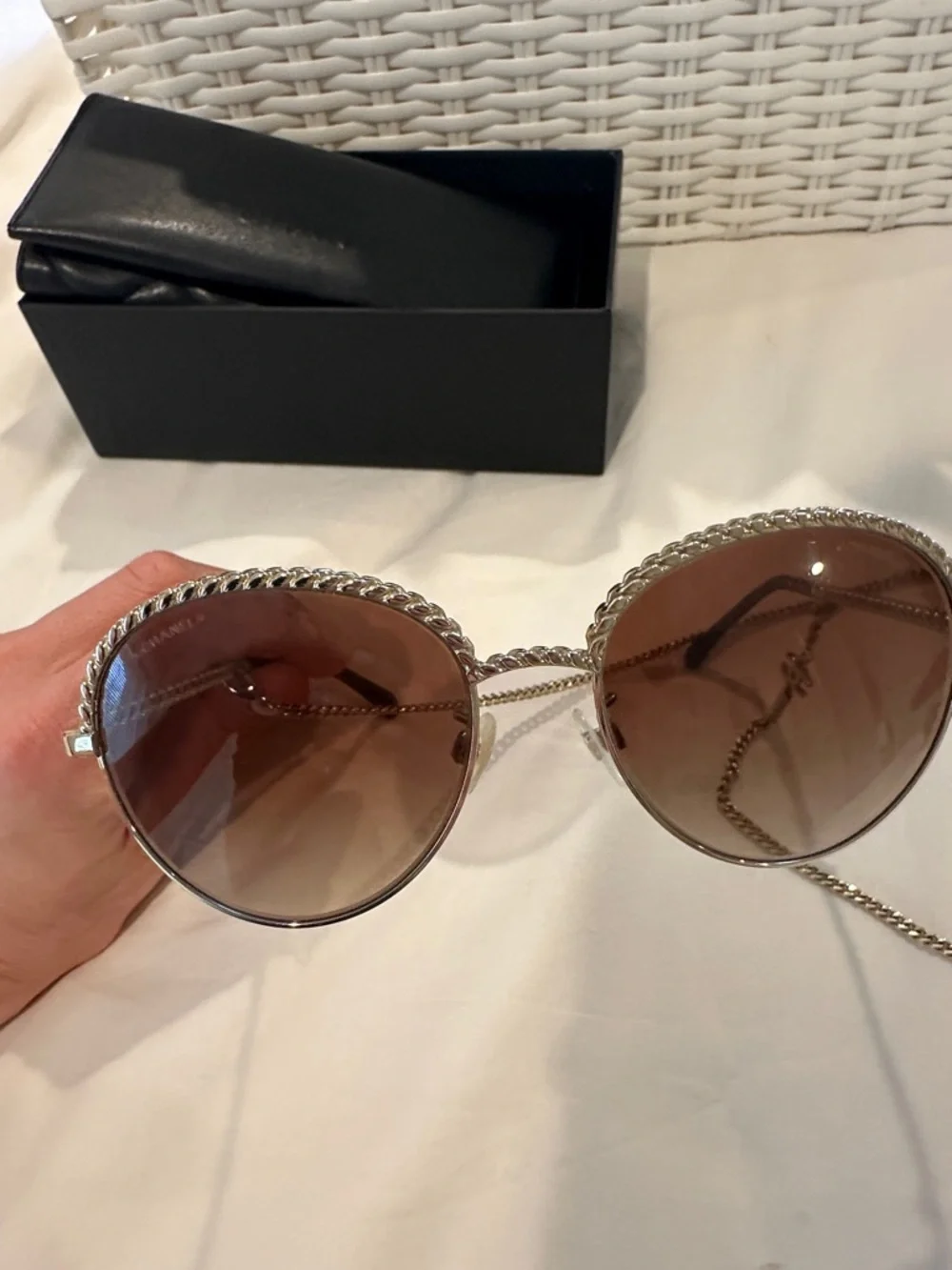Chanel Chain sunglasses with Chain Gold Authentic - Picture 5 of 8